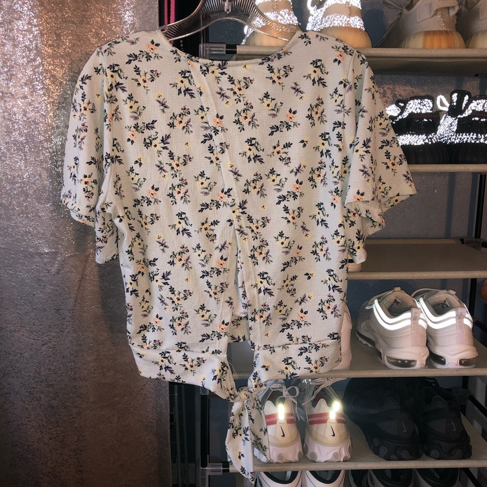 FLORAL TOP - Picture 2 of 2